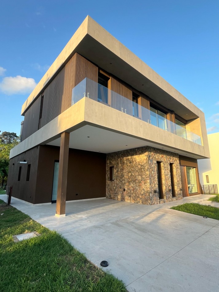 Casa a estrenar - Greenville Polo & Resort