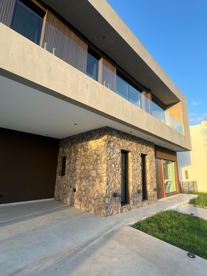 Casa a estrenar - Greenville Polo & Resort