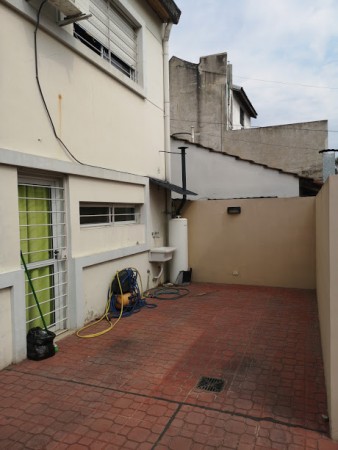 Duplex al frente con patio y cochera, ubicado en Fonrouge 978, Lomas de Zamora