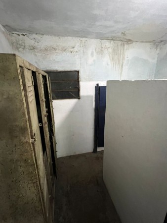 Deposito amplio, ubicado en Lamadrid 2448 Lomas de Zamora