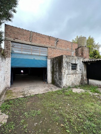 Deposito amplio, ubicado en Lamadrid 2448 Lomas de Zamora