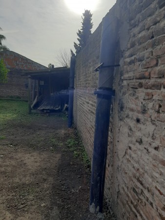 Deposito amplio, ubicado en Lamadrid 2448 Lomas de Zamora