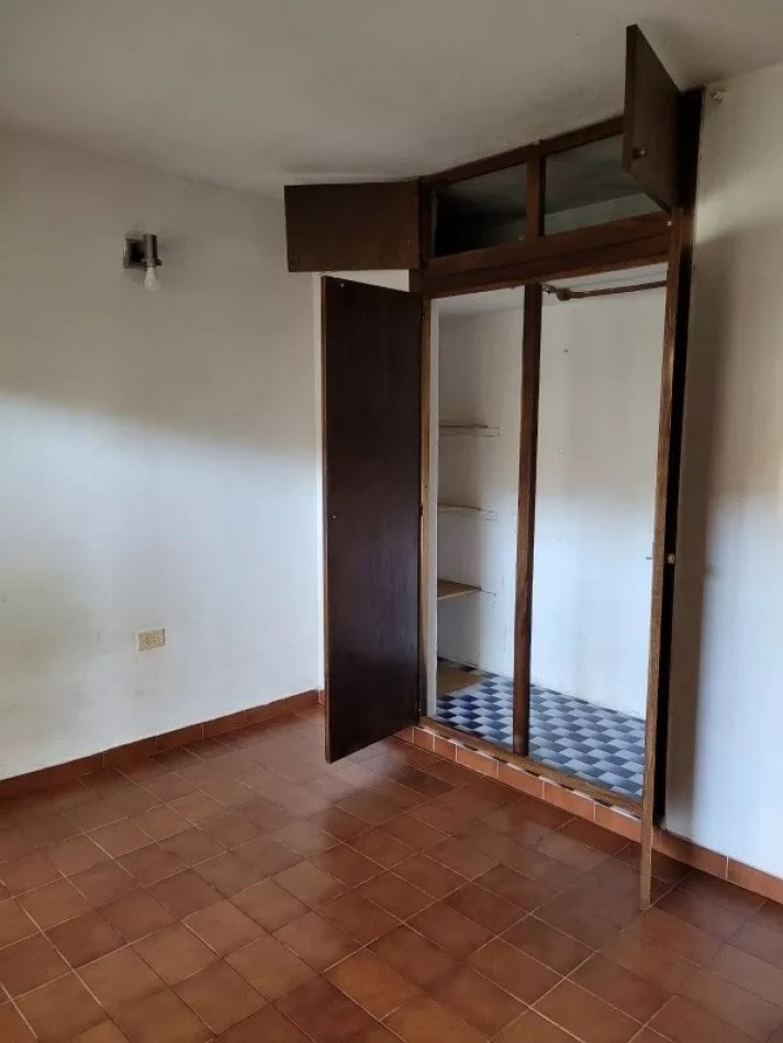 Espectacular casa estilo chalet con departamento y comercio independiente, ubicado en Nuestras Malvinas 1755, Monte Grande