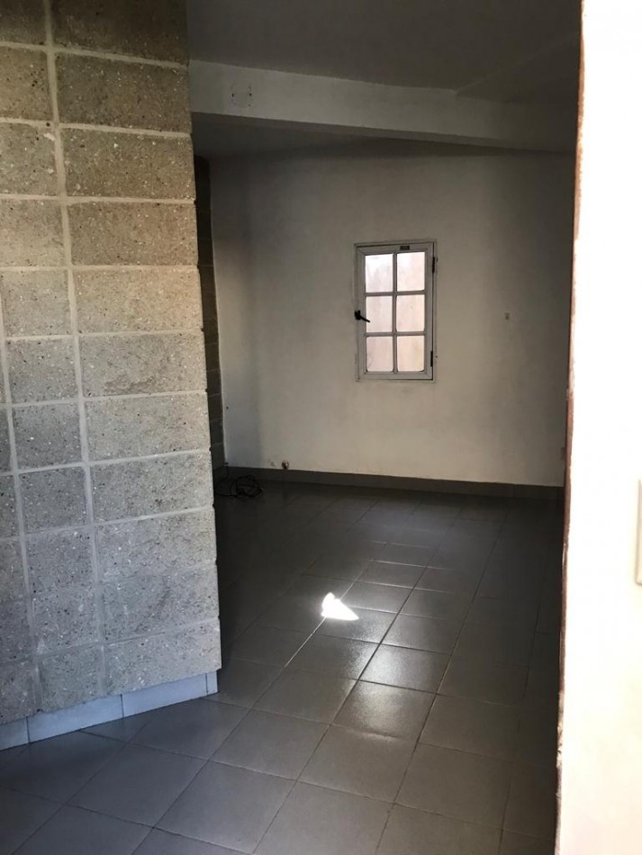 Excelente Casa con importante parque VENTA, ubicado en Cerrito al 1200, Lomas de Zamora