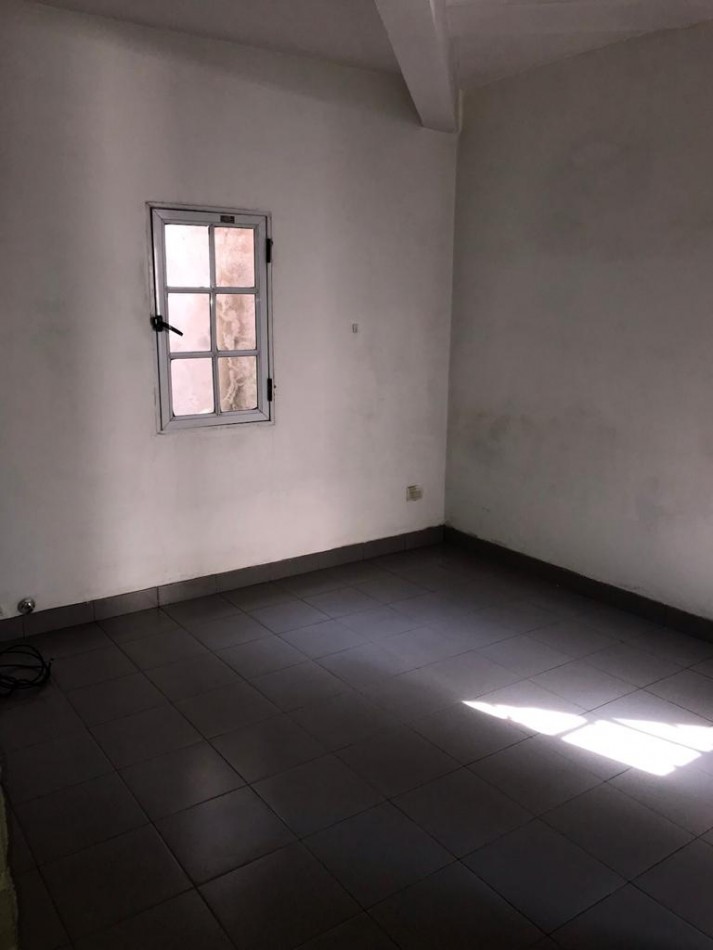 Excelente Casa con importante parque VENTA, ubicado en Cerrito al 1200, Lomas de Zamora