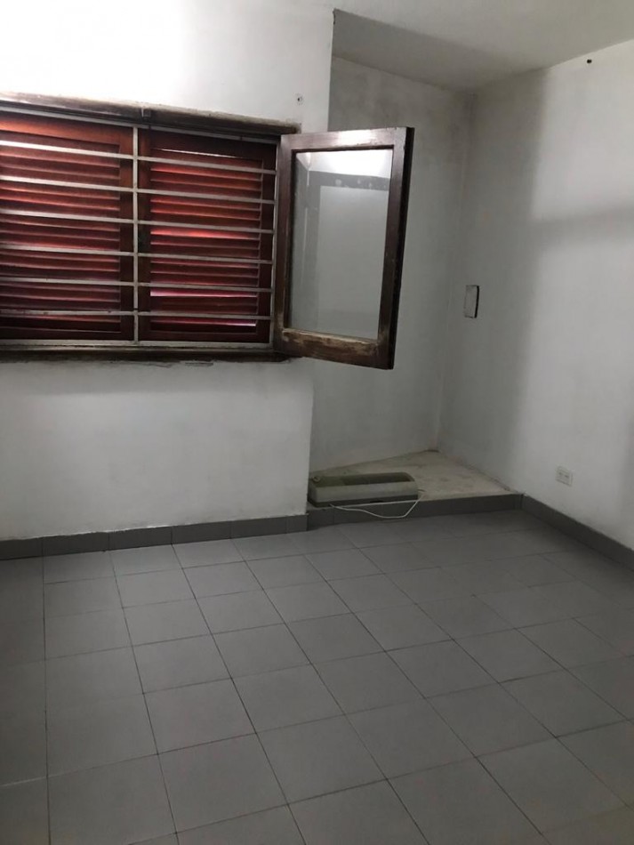 Excelente Casa con importante parque VENTA, ubicado en Cerrito al 1200, Lomas de Zamora
