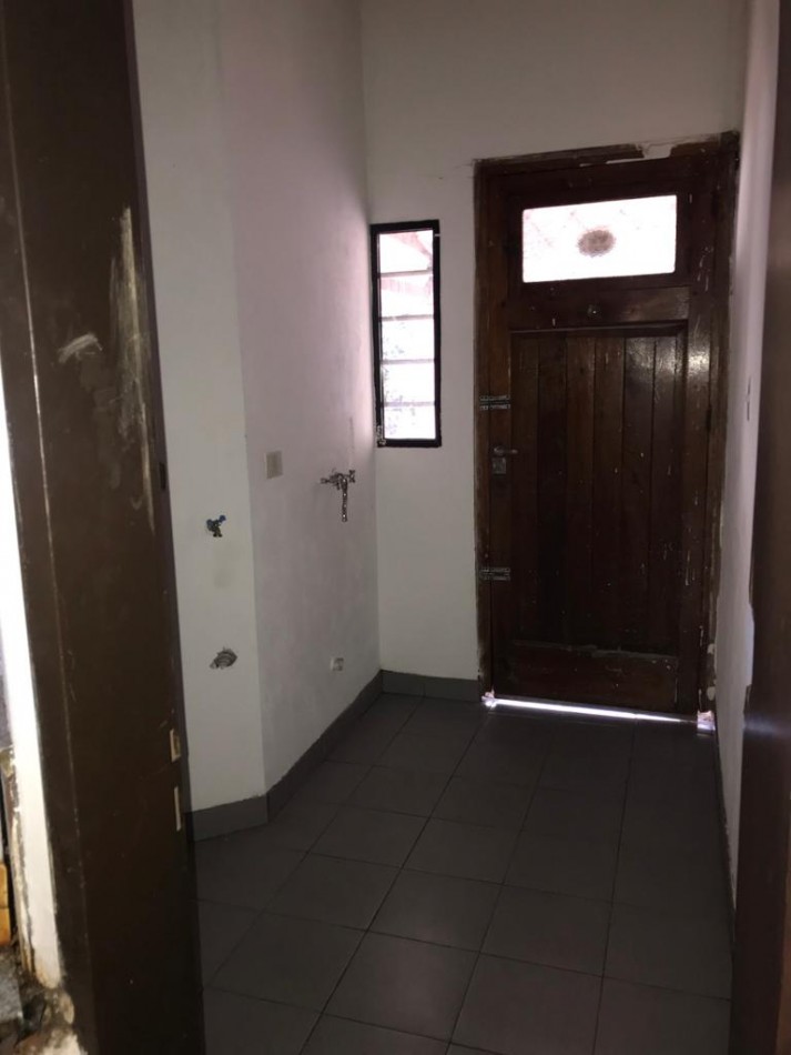 Excelente Casa con importante parque VENTA, ubicado en Cerrito al 1200, Lomas de Zamora
