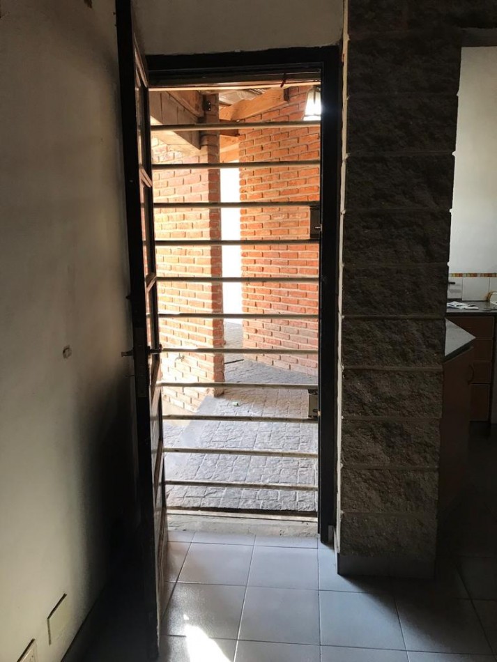 Excelente Casa con importante parque VENTA, ubicado en Cerrito al 1200, Lomas de Zamora