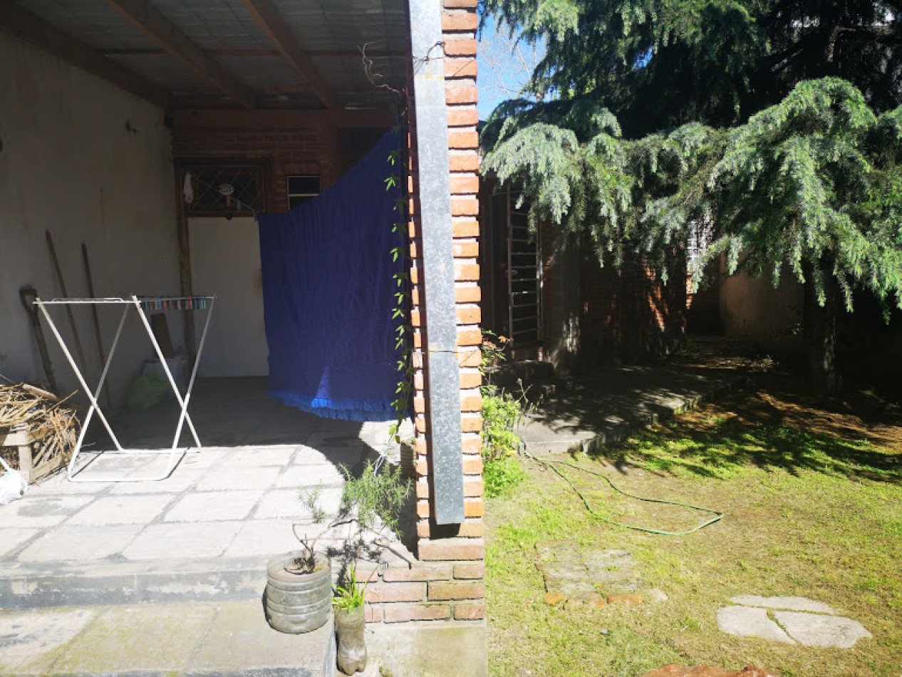 Excelente Casa con importante parque VENTA, ubicado en Cerrito al 1200, Lomas de Zamora
