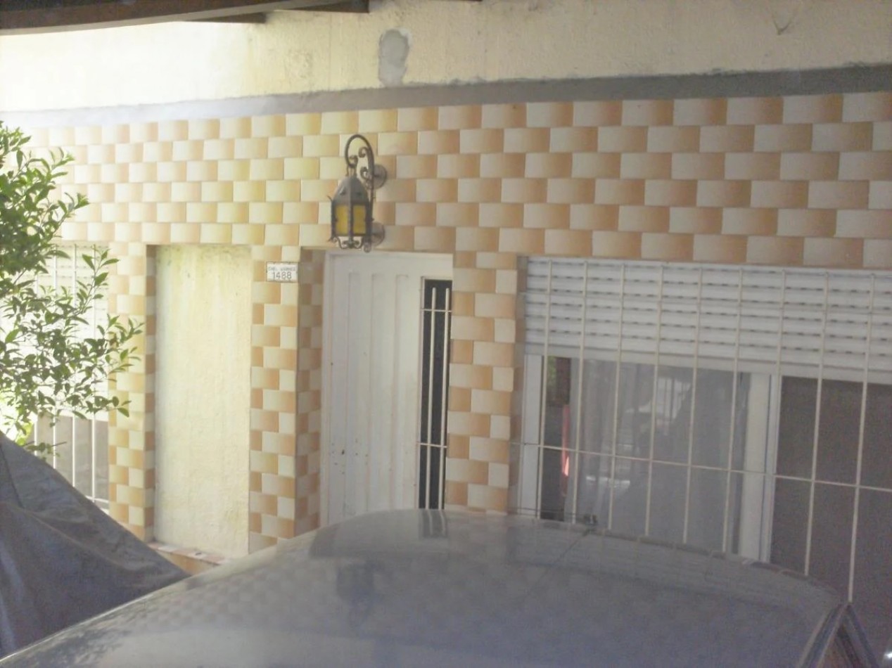 Casa 3 amb grandes c/cochera, jardin y patio ubicada en Warnes 1488, Lanus Oeste 