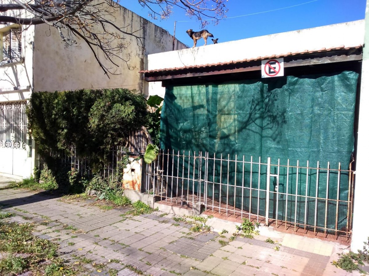 Casa 3 amb grandes c/cochera, jardin y patio ubicada en Warnes 1488, Lanus Oeste 