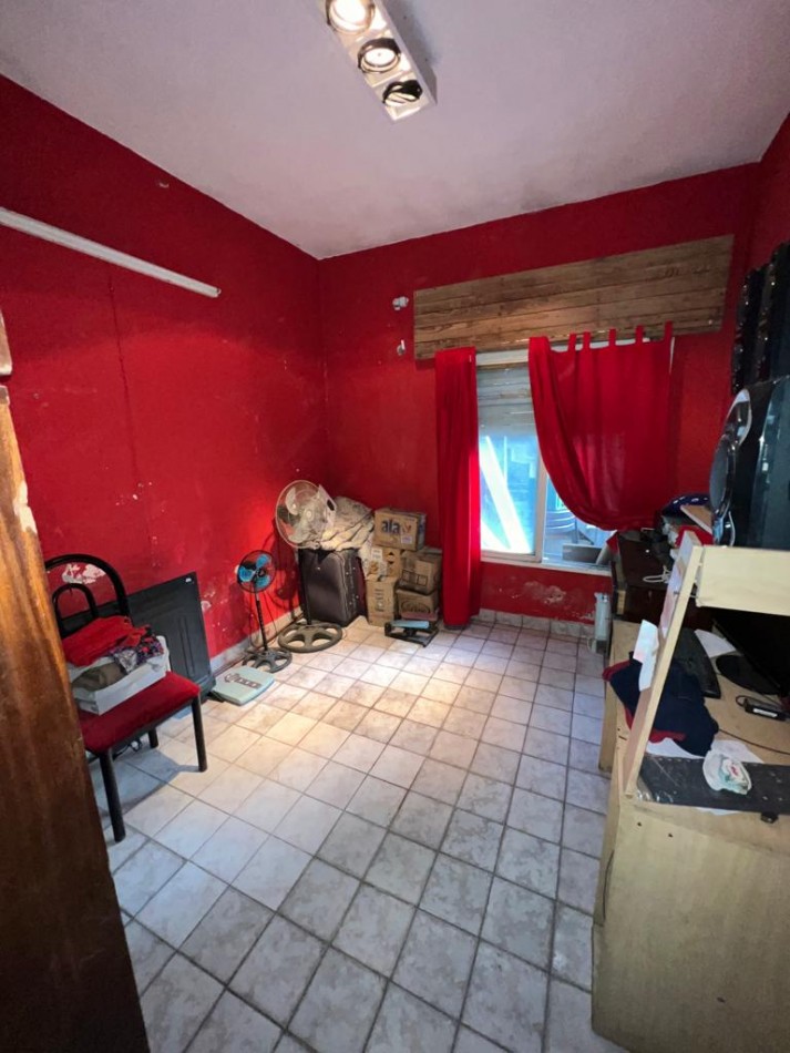 Casa con garaje, local y dpto, ubicado en Euskal Echea 107, Llavallol
