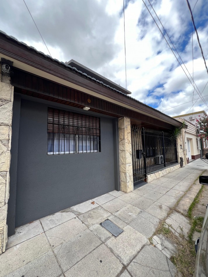 Importante casa 6 amb, ubicada en Piedra Buena 28, Remedios de Escalada, Lanus