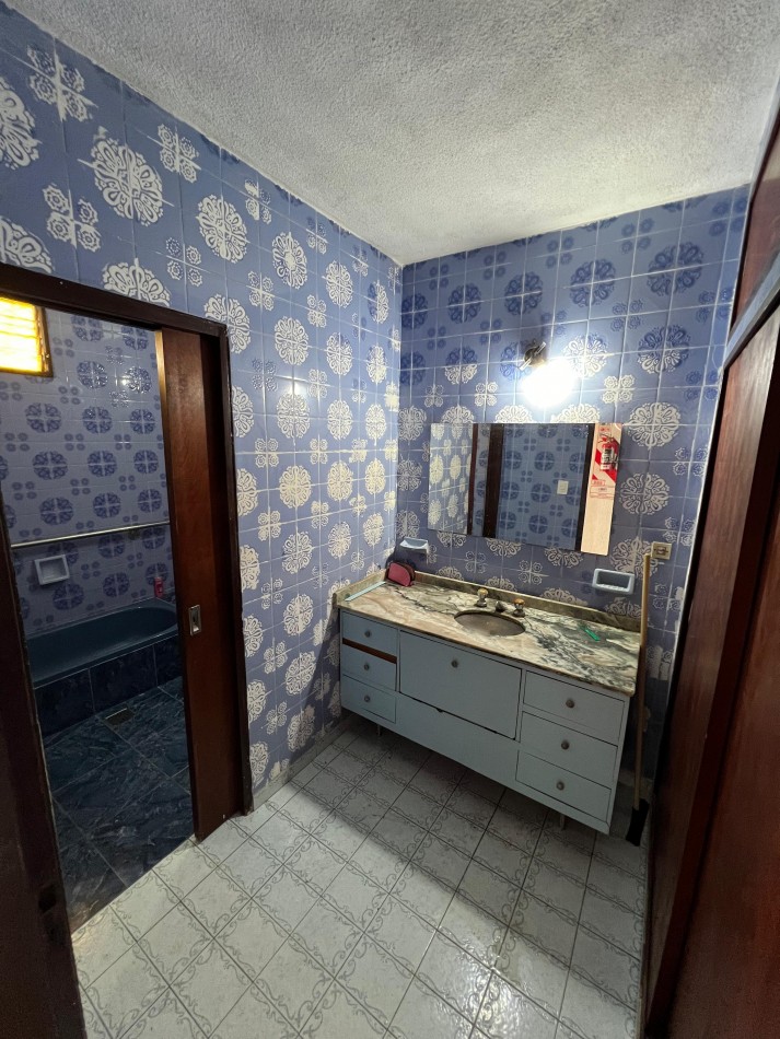 Importante casa 6 amb, ubicada en Piedra Buena 28, Remedios de Escalada, Lanus