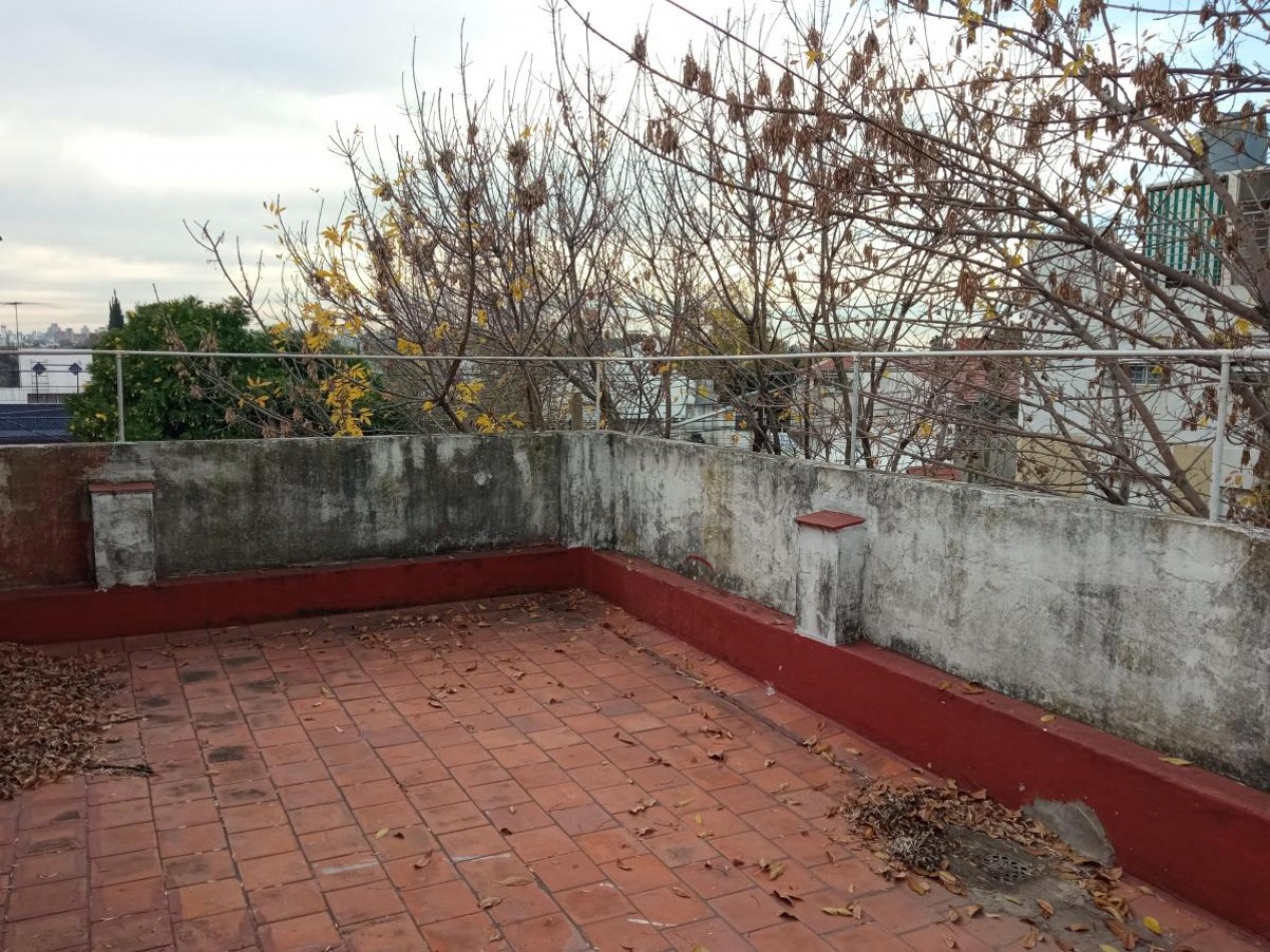 Dpto al frente t/casa 5 amb con garage ubicado en 2 De Mayo 4300, Remedios de Escalada