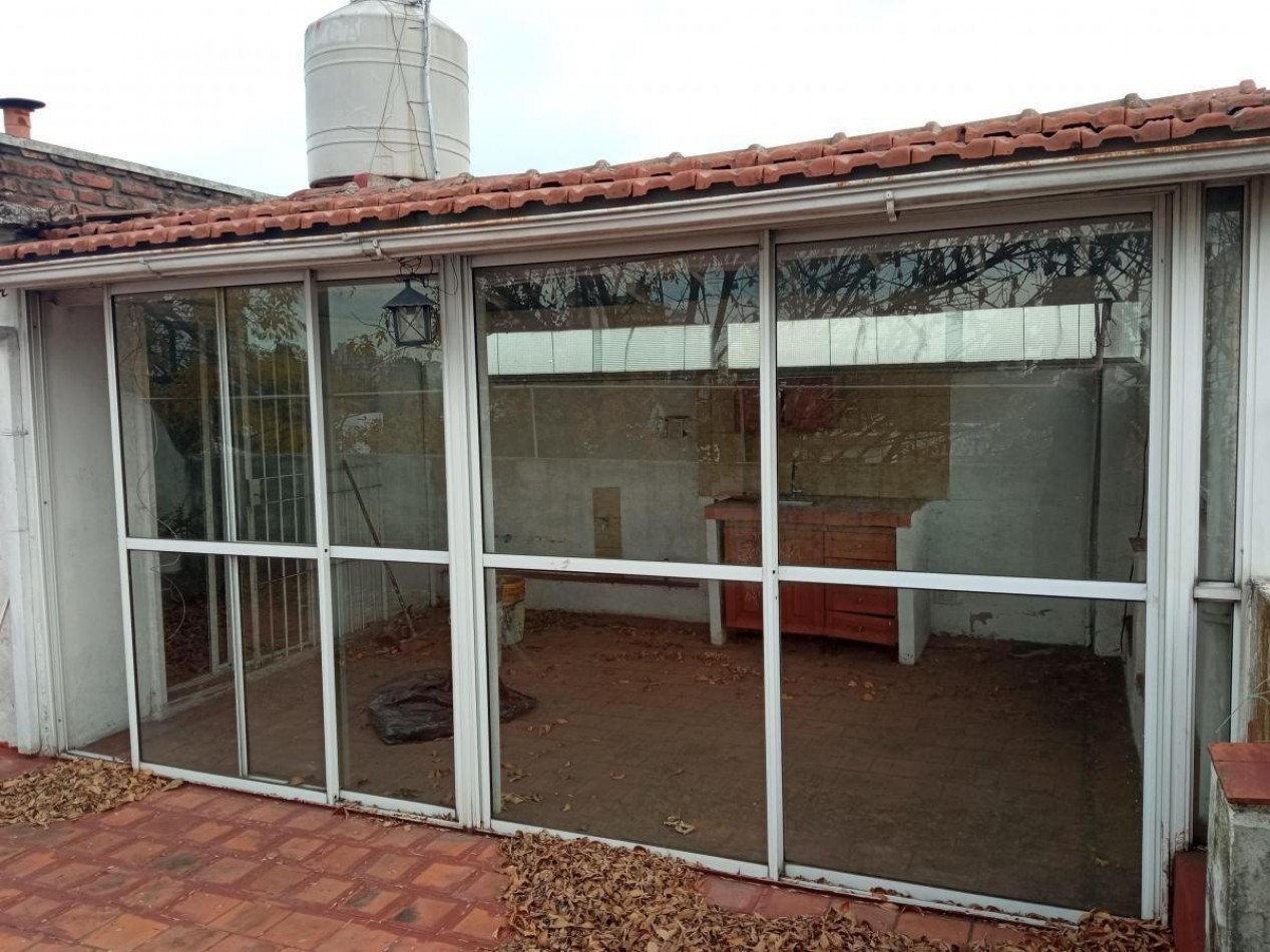 Dpto al frente t/casa 5 amb con garage ubicado en 2 De Mayo 4300, Remedios de Escalada