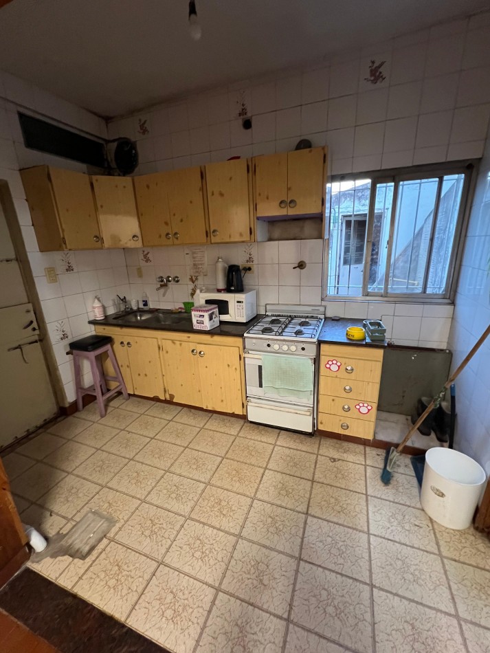 Casa 4 amb con cochera y patio, ubicada en Cangallo 1421 Temperley