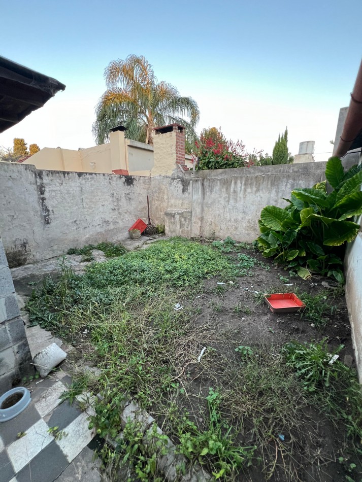 Casa 4 amb con cochera y patio, ubicada en Cangallo 1421 Temperley