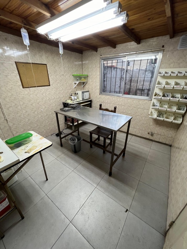 Casa 4 amb con cochera y patio, ubicada en Cangallo 1421 Temperley