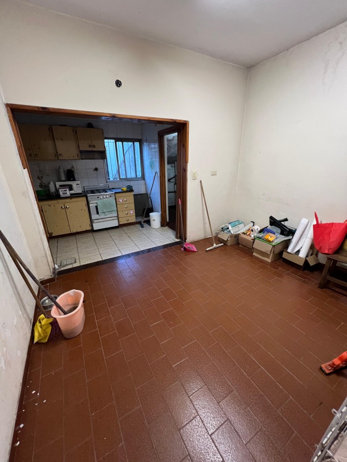Casa 4 amb con cochera y patio, ubicada en Cangallo 1421 Temperley