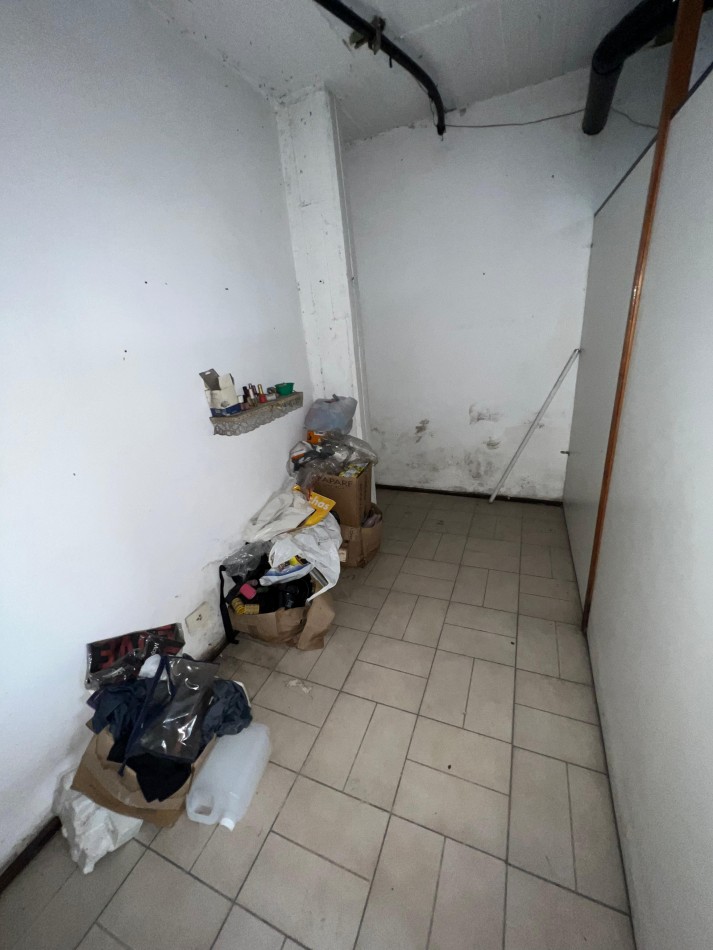 Local comercial, excelente ubicacion en Colombres 660, Lomas de Zamora