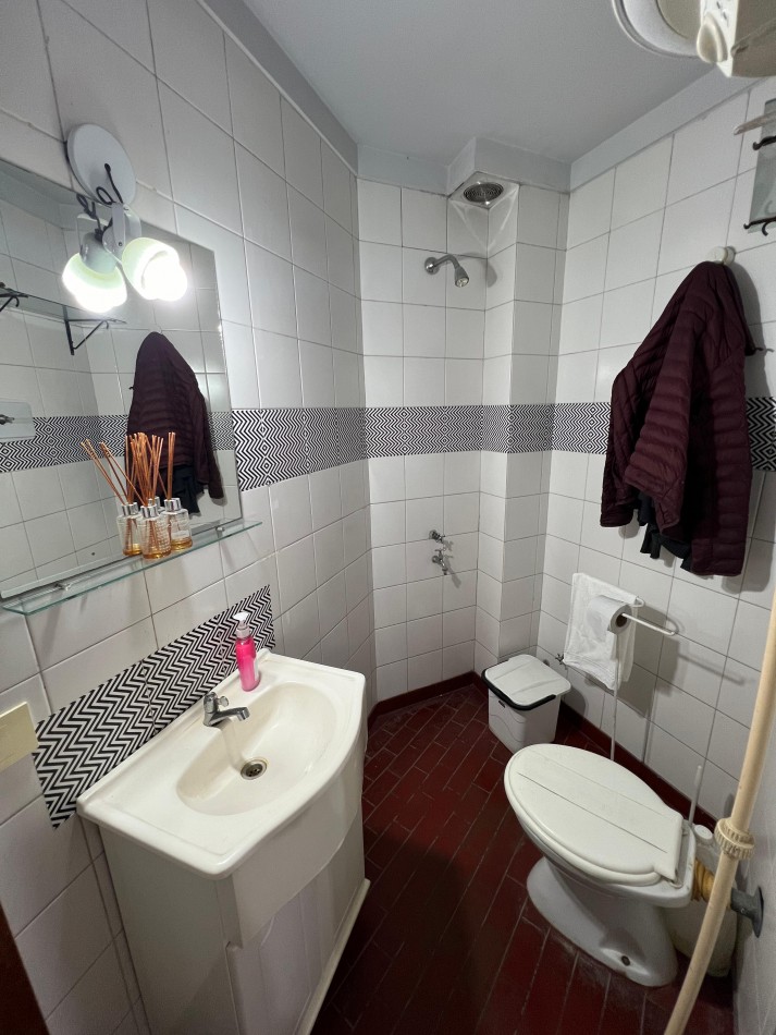 Local comercial, excelente ubicacion en Colombres 660, Lomas de Zamora