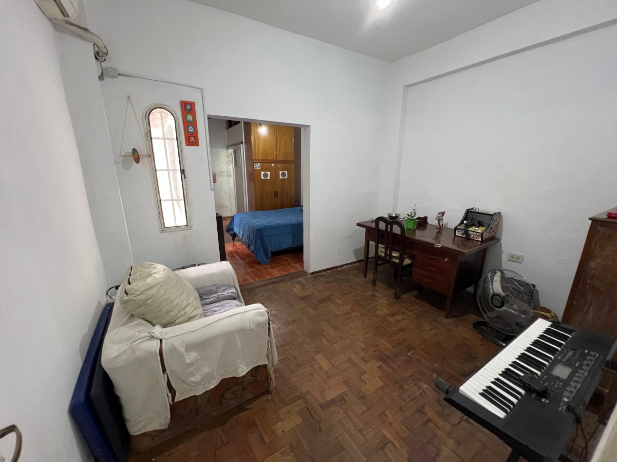 Casa 4 amb con cochera, patio y terraza. Ubicada en Riobamba 900 Temperley