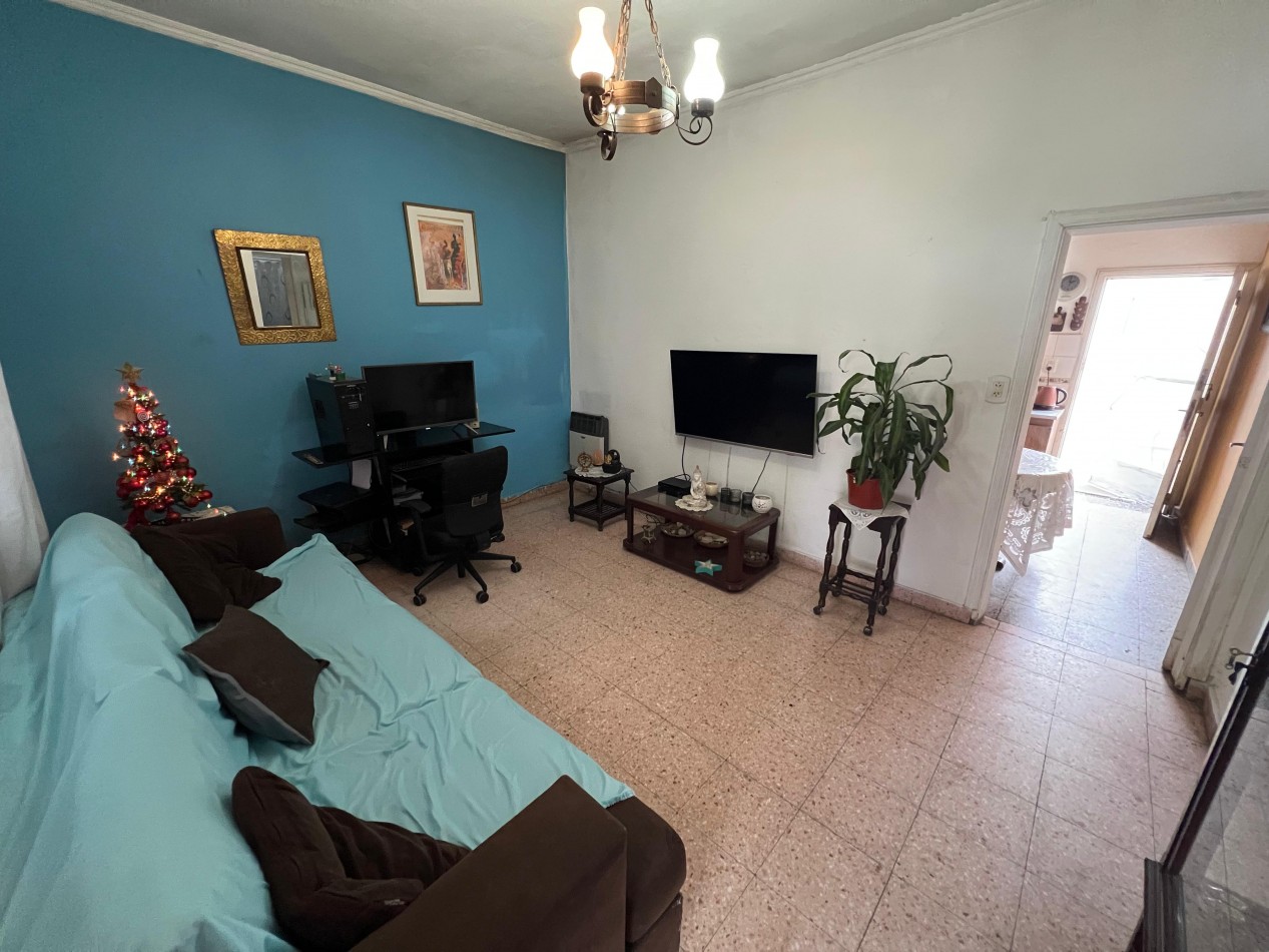 Casa 4 amb con cochera, patio y terraza. Ubicada en Riobamba 900 Temperley