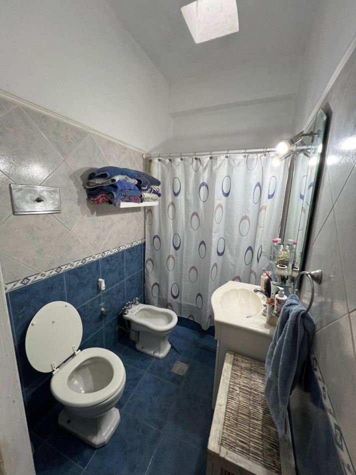 Casa 4 amb con cochera, patio y terraza. Ubicada en Riobamba 900 Temperley