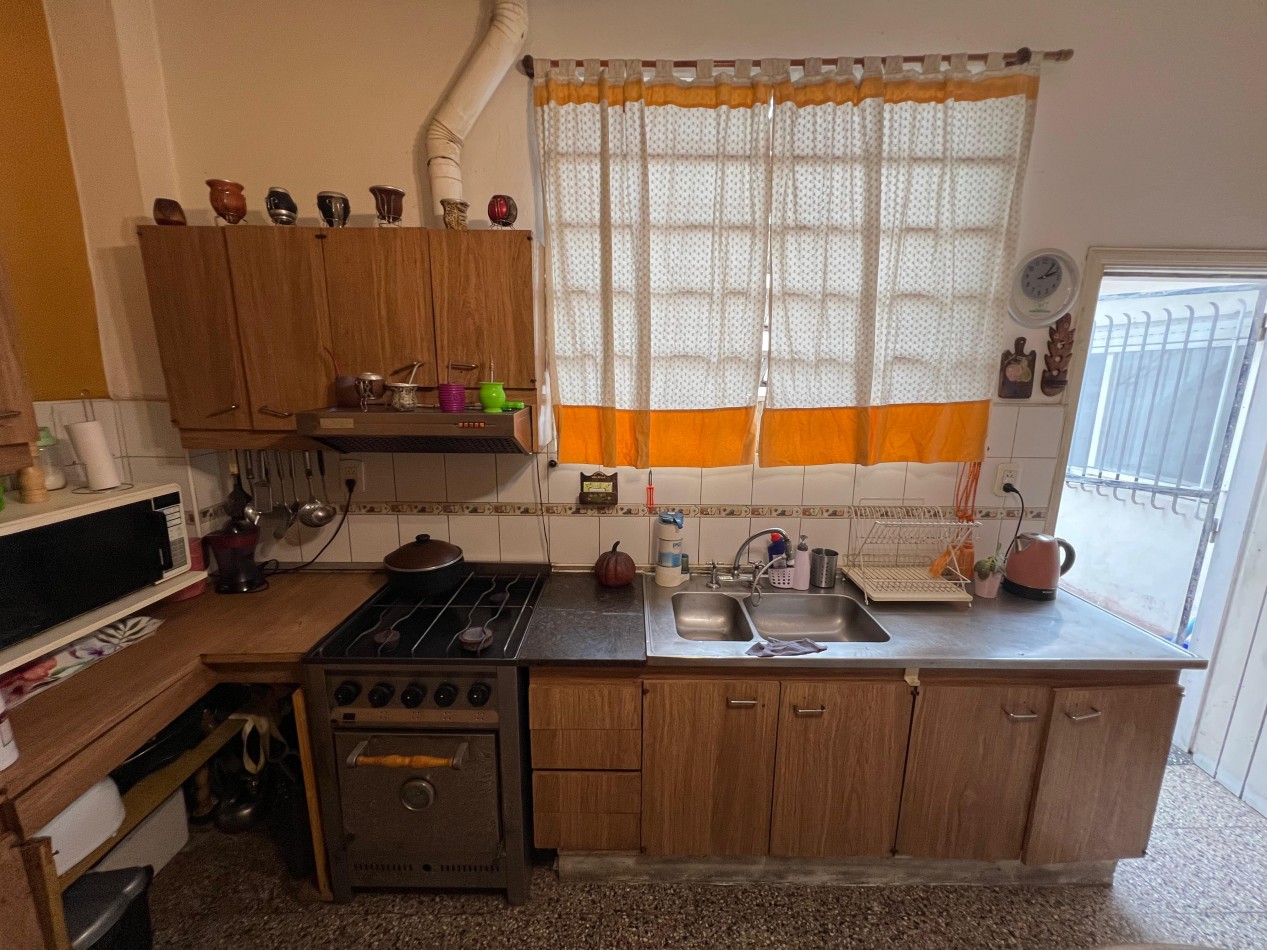Casa 4 amb con cochera, patio y terraza. Ubicada en Riobamba 900 Temperley