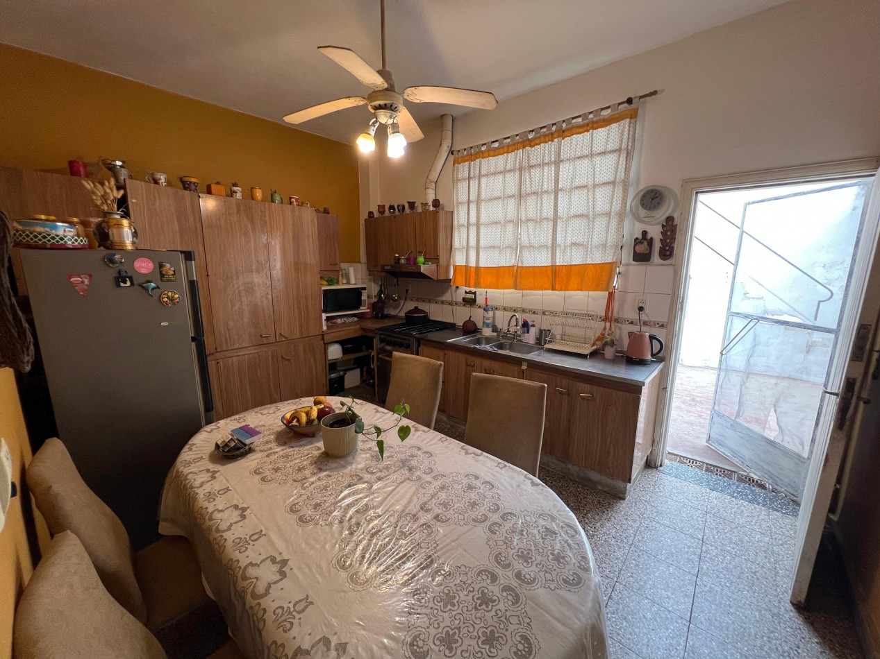Casa 4 amb con cochera, patio y terraza. Ubicada en Riobamba 900 Temperley