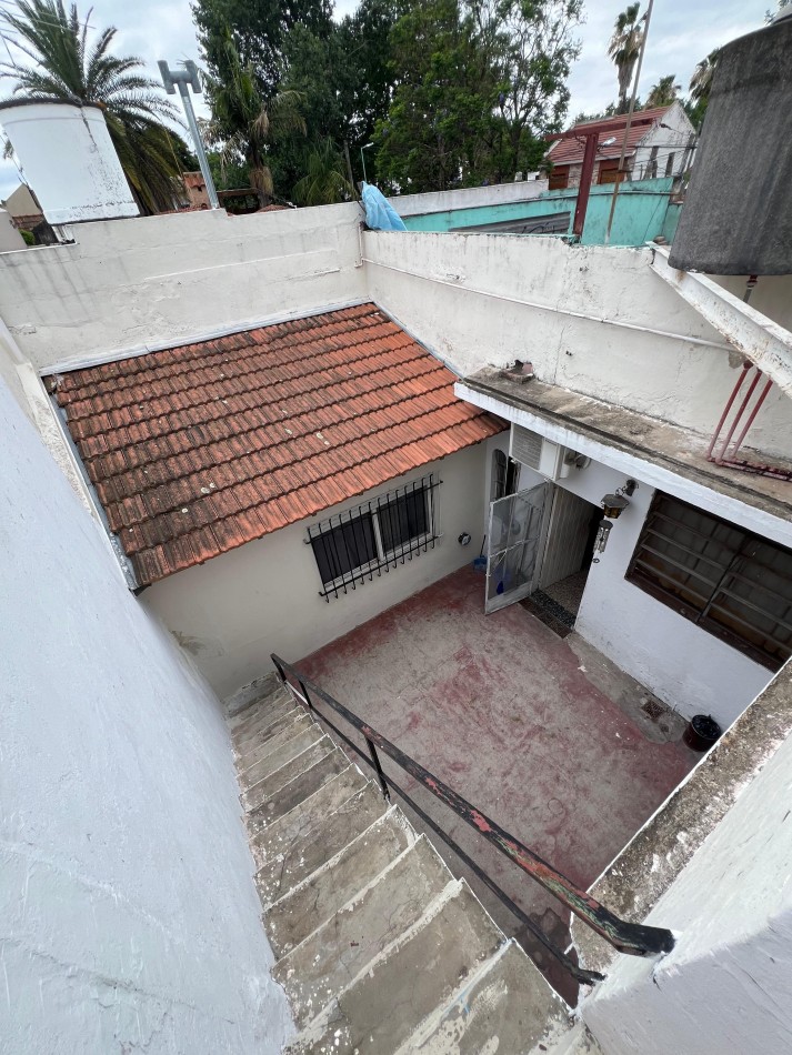Casa 4 amb con cochera, patio y terraza. Ubicada en Riobamba 900 Temperley