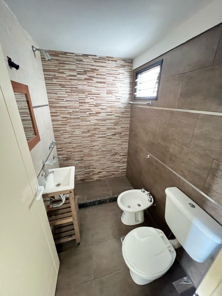 Dpto monoambiente APTO CREDITO con balcon de poca antiguedad en 2do piso, ubicado 25 de Mayo 191, Temperley