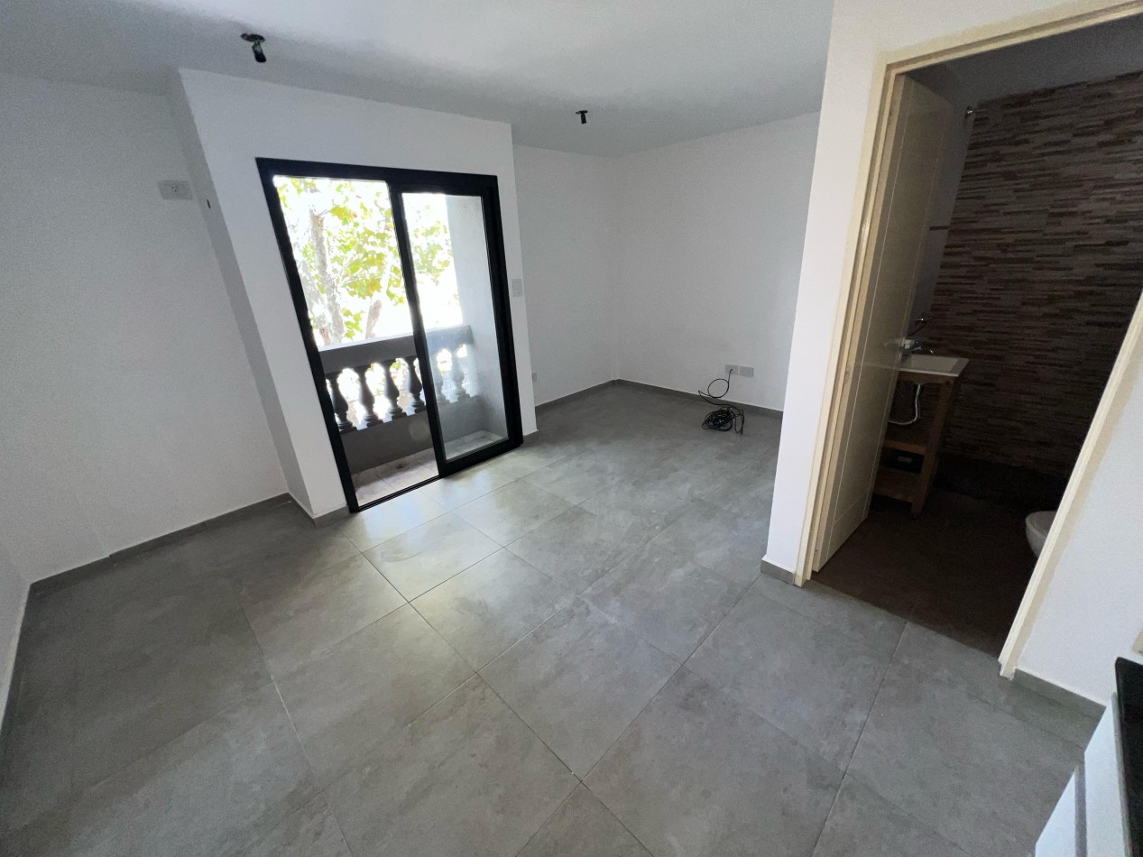 Dpto monoambiente APTO CREDITO con balcon de poca antiguedad en 2do piso, ubicado 25 de Mayo 191, Temperley