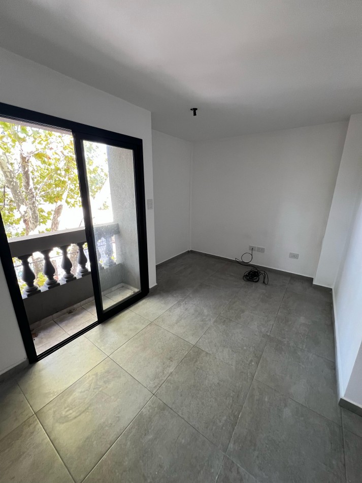 Dpto monoambiente APTO CREDITO con balcon de poca antiguedad en 2do piso, ubicado 25 de Mayo 191, Temperley