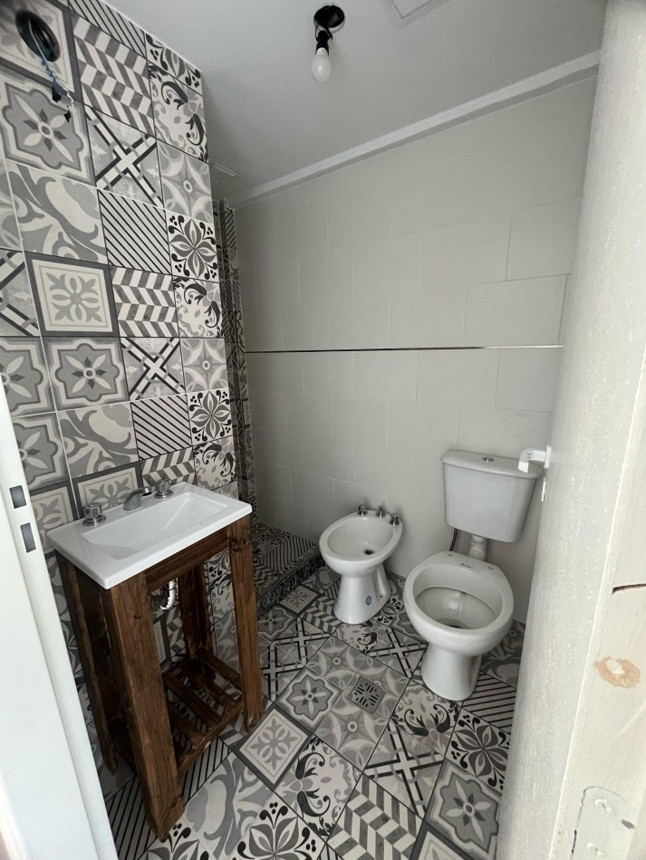 Dpto amb y medio a estrenar al frente con balcon  en 1er piso. Ubicado en Gorriti 717, L de Zamora
