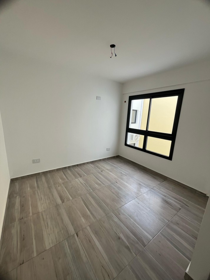 Dpto amb y medio a estrenar al frente con balcon  en 1er piso. Ubicado en Gorriti 717, L de Zamora
