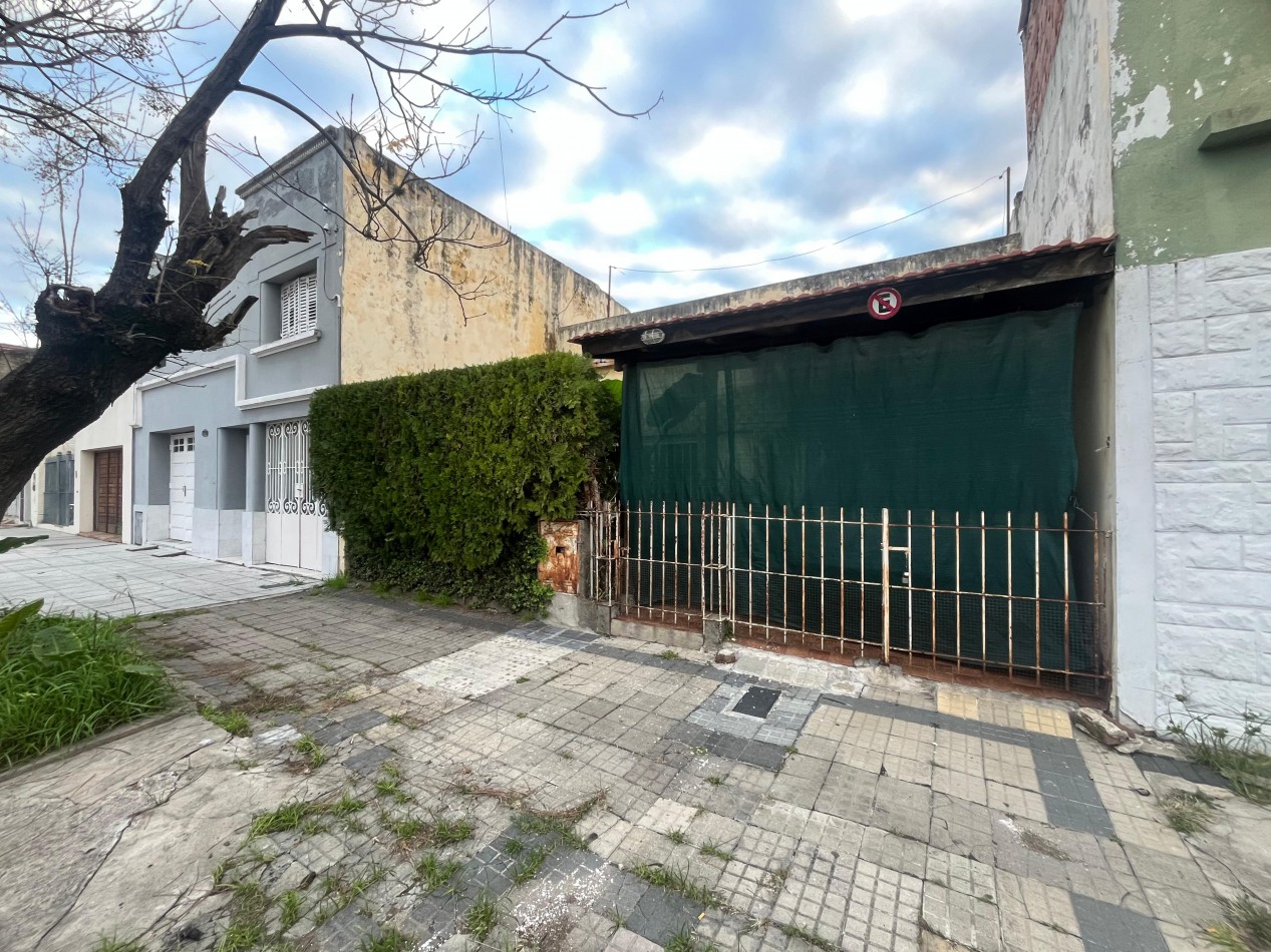 Casa 3 amb grandes APTO CRED c/cochera, jardin y patio ubicada en Warnes 1488, Lanus Oeste 