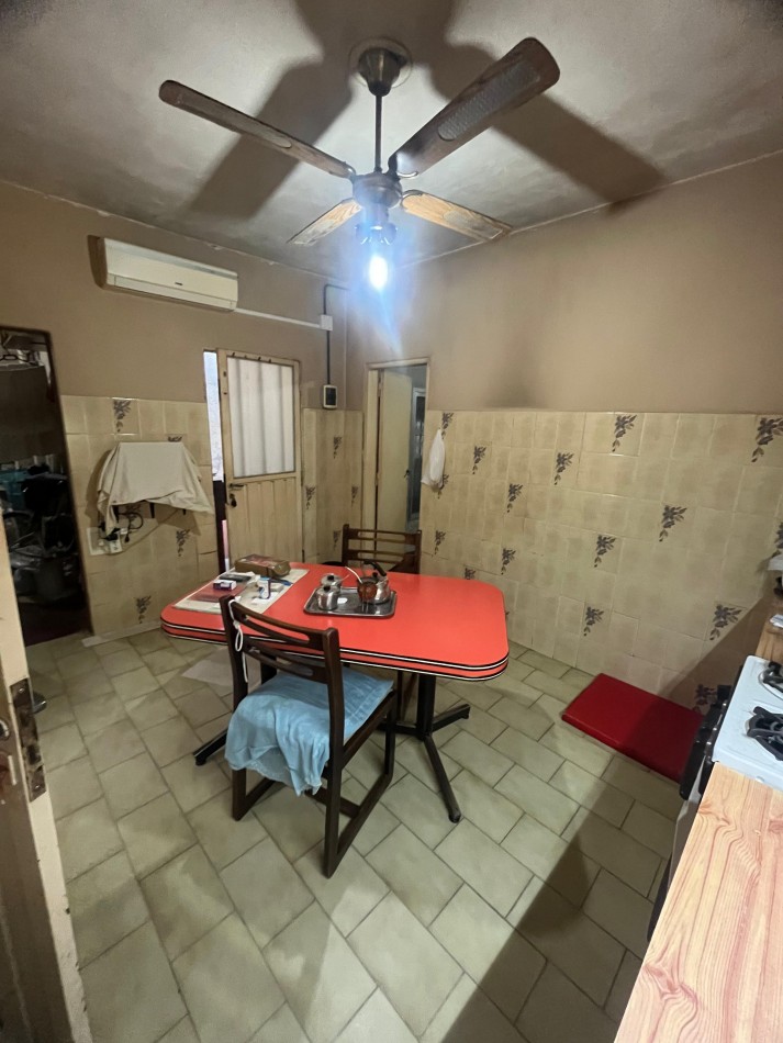 Casa 3 amb grandes APTO CRED c/cochera, jardin y patio ubicada en Warnes 1488, Lanus Oeste 