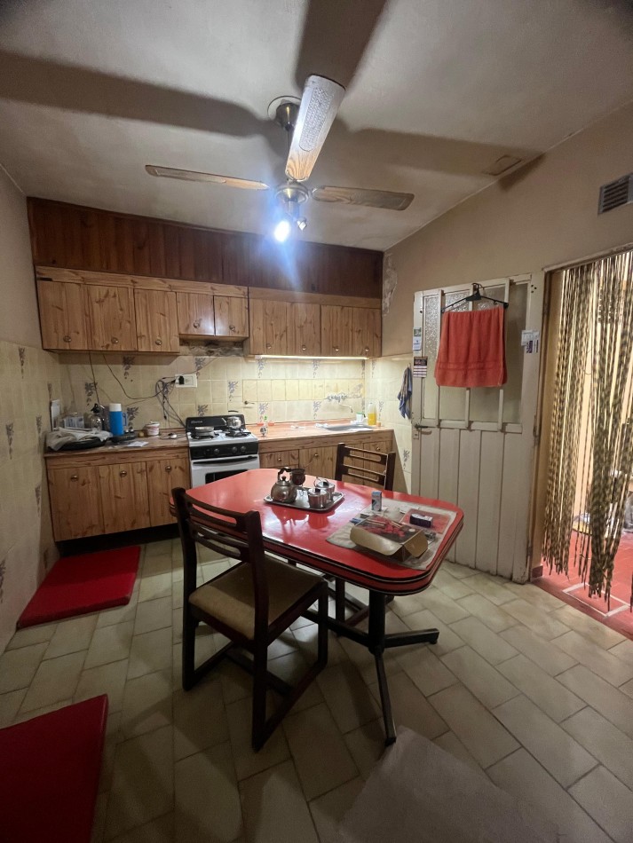 Casa 3 amb grandes APTO CRED c/cochera, jardin y patio ubicada en Warnes 1488, Lanus Oeste 