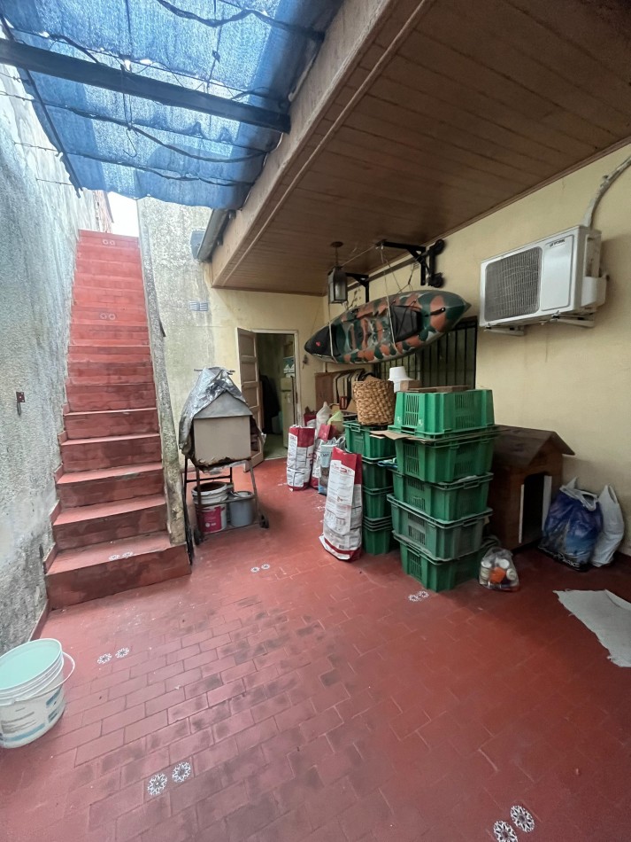 Casa 3 amb grandes APTO CRED c/cochera, jardin y patio ubicada en Warnes 1488, Lanus Oeste 