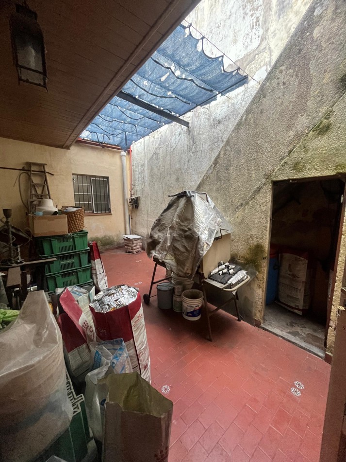 Casa 3 amb grandes APTO CRED c/cochera, jardin y patio ubicada en Warnes 1488, Lanus Oeste 