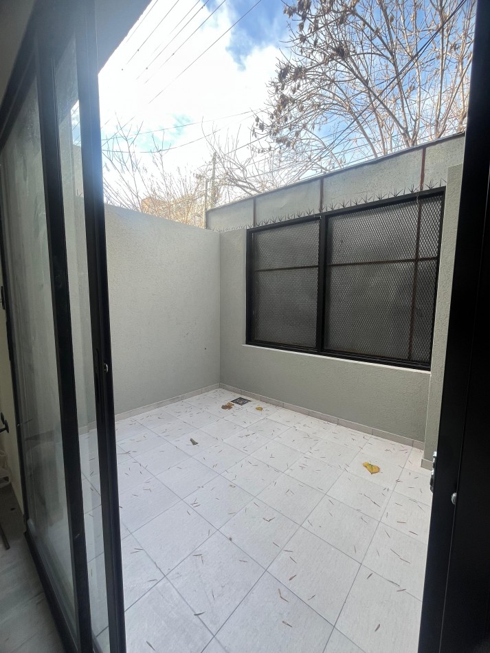 Dpto 2 amb al frente a estrenar pb, ubicado en Bolivar 359 Lomas de Zamora