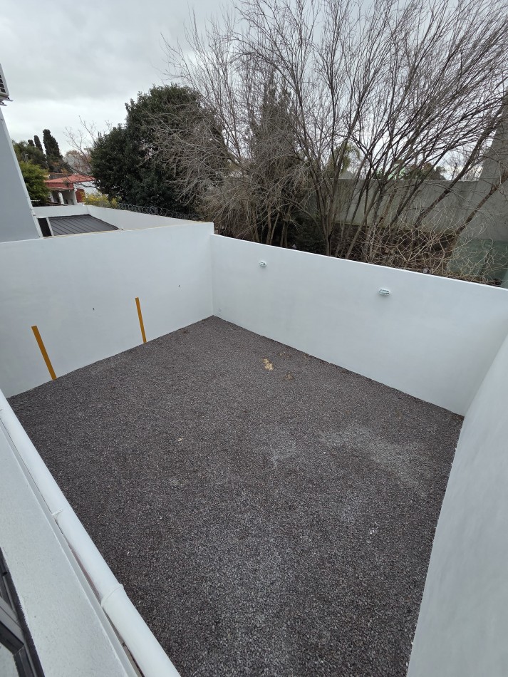 Venta cochera pb, ubicada en Pedernera 279, Lomas de Zamora