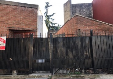 Excelente Casa con importante parque VENTA, ubicado en Cerrito al 1200, Lomas de Zamora