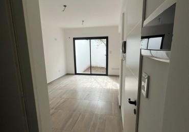 Dpto amb y medio pb a estrenar, fondo con patio y cochera. Ubicado en Gorriti 717, Lomas de Zamora