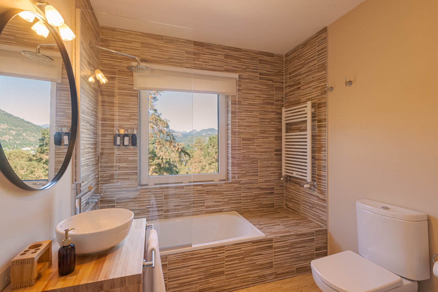 Exclusivo departamento amoblado con vista a la montaña