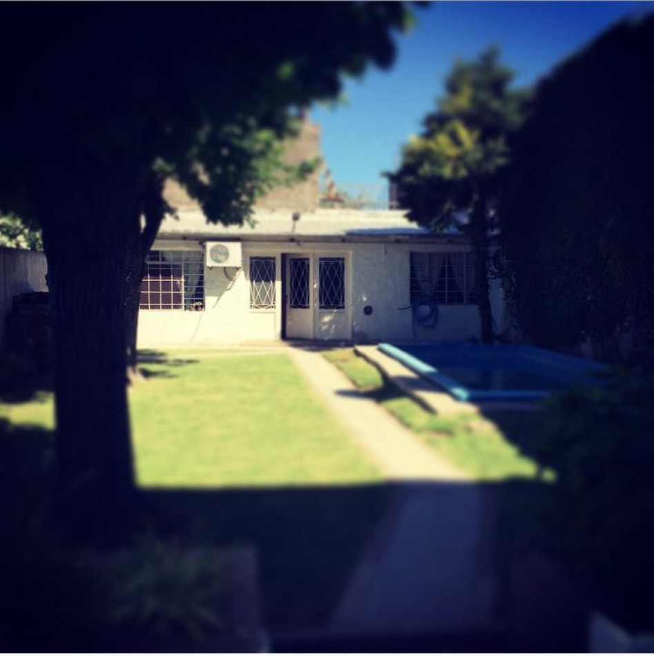 Casa con quincho y pileta - La Plata