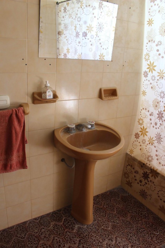 Casa con quincho y pileta - La Plata