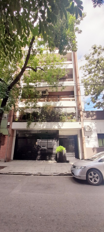 Venta Piso 3 ambientes de categoria c/ Cochera